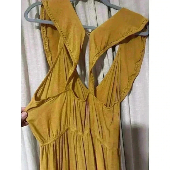 Women’s mustard yellow jumpsuit Size medium Frayed collar & button back Summer - Picture 4 of 10